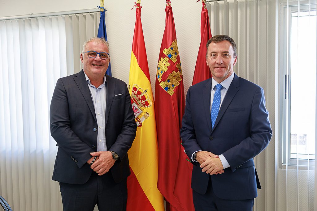José Javier Mármol Peñalver, presidente de SAES, junto a Ricardo Domínguez, presidente de Navantia